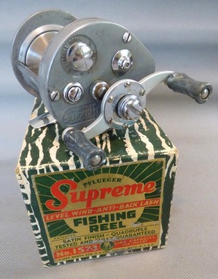 EX PFLUEGER SUPREME #1573 CASTING REEL + MANY EXTRAS FROM JUNE 1951--WORKS GREAT