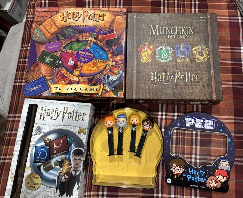 Harry Potter Lot Munchkin Deluxe Spellcasters Game Trivia Game + 4 Pez Character