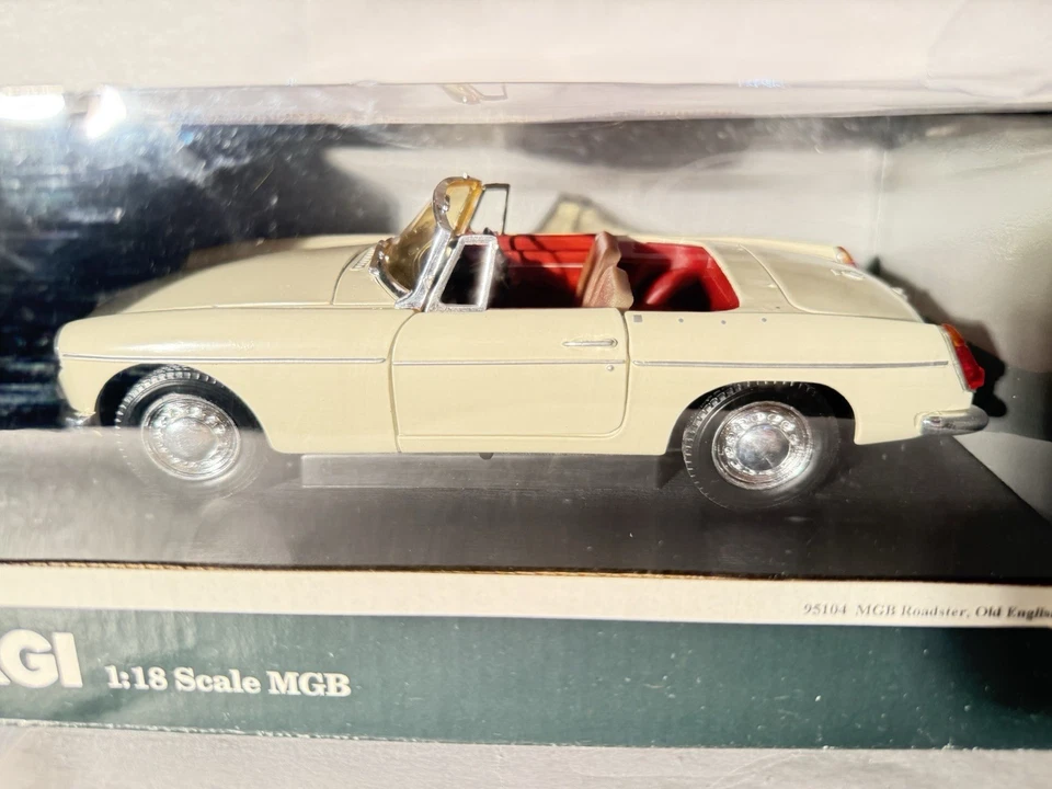 1:18 Corgi MGB Roadster – Old English White / Red Interior–NOS/MIB Box Film Tear - Image 4 of 4
