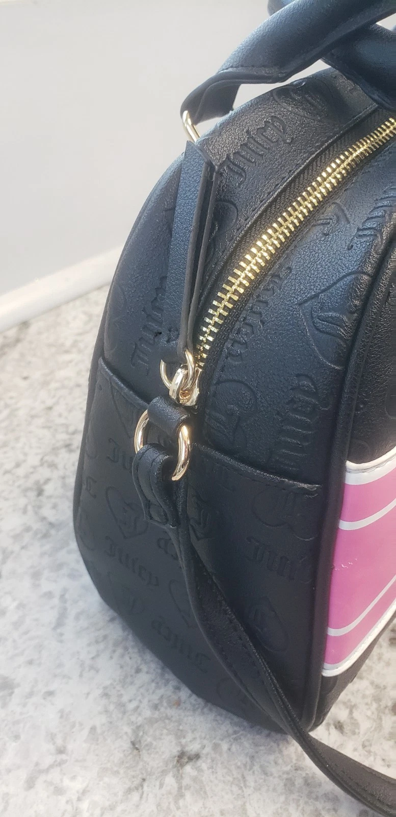 Borsa a tracolla Juicy Couture Fashionista Bowler in liquirizia nera rosa