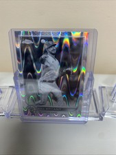 2022 Topps Chrome Baseball Kris Bryant Black & White Ray Wave #9 Giants Mint