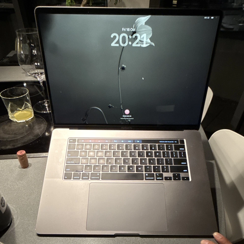 Apple MacBook Pro 16" 2019 · i7 · 16GB · 500GB, photo 1 of 5