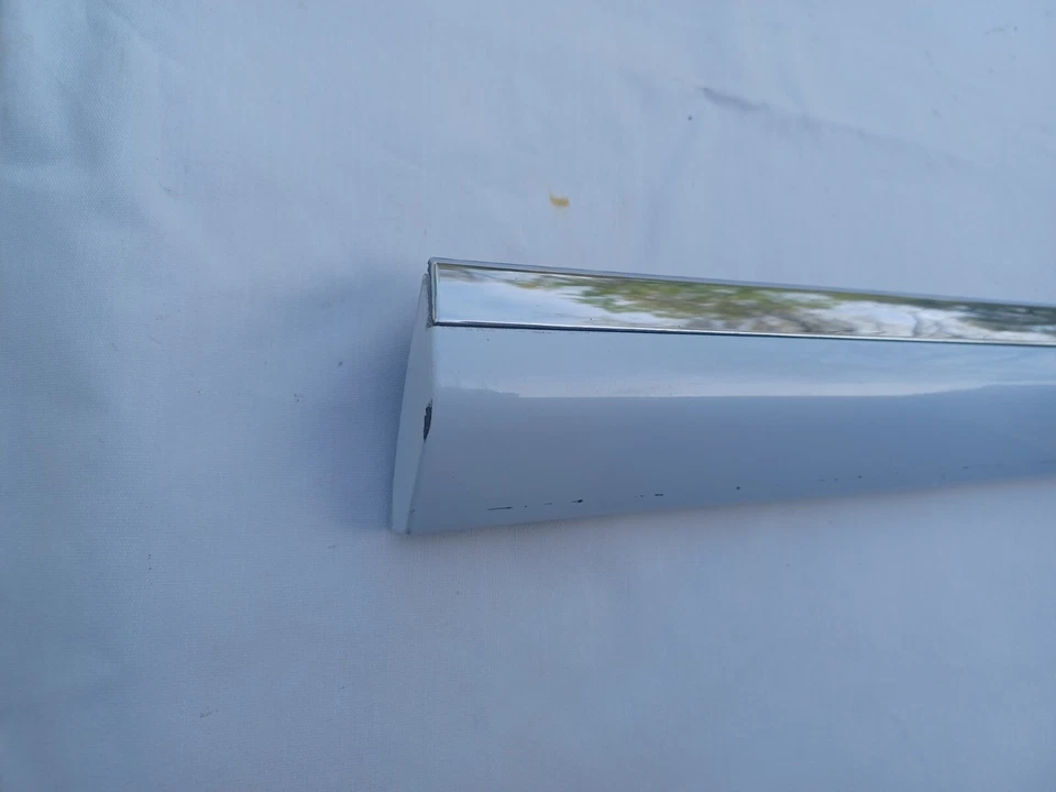 LEXUS HS 250H 2010-2012 PUERTA MOLDURA LADO PASAJERO DELANTERO USADO BLANCO ARAÑAZOS Foto 2 de 4