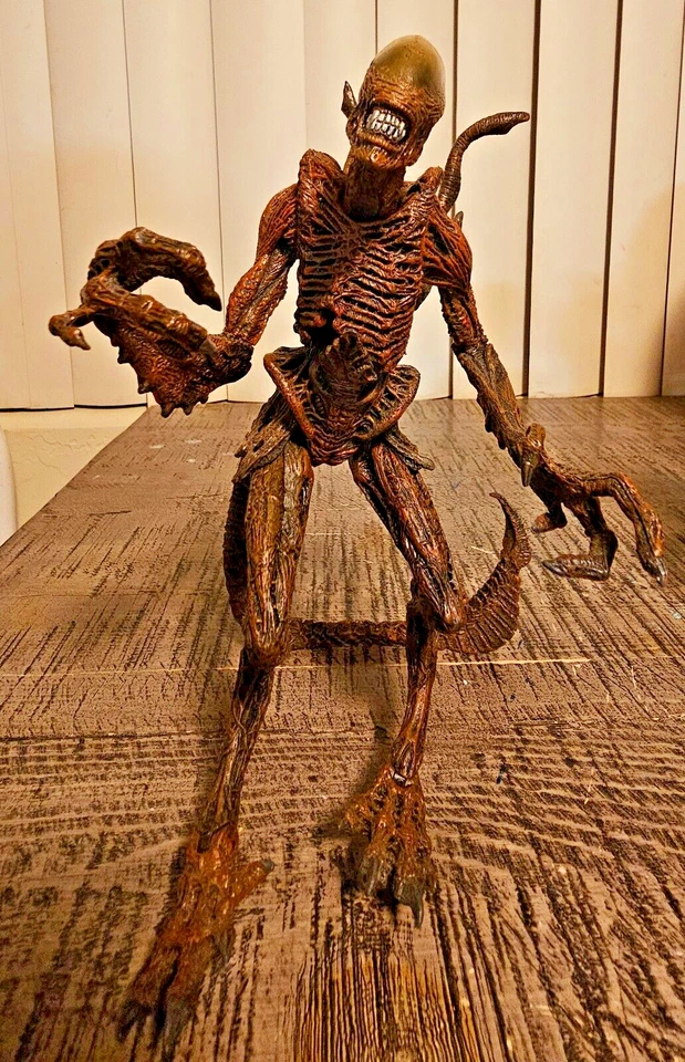 Figura de acción McFarlane Alien Resurrection Warrior Alien años 2000 - 8" Foto 3 de 4