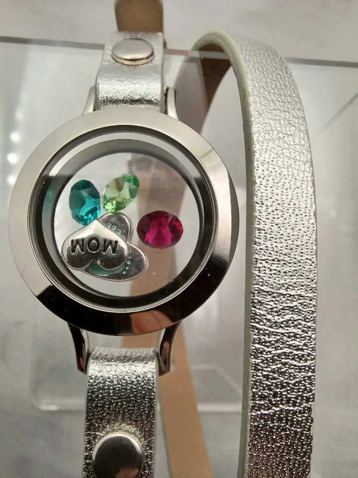 Banda pulsera envolvente de plata metálica Origami Owl con medallón y dijes Foto 4 de 4