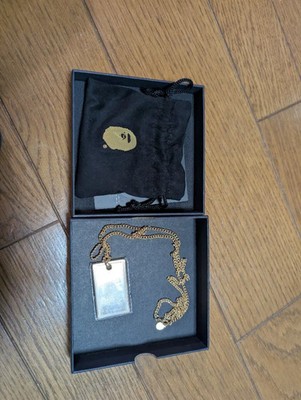 A BATHING APE BAPE Gold Tone Logo Plate Pendant Necklace w/ Box Pouch Gebraucht