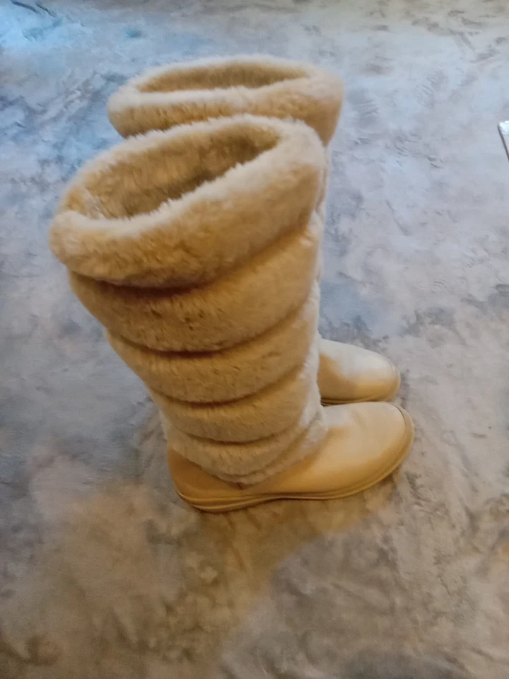 Timberland Kickadilla Cream Fur Boots Women's Size 8.5M - Image 2 of 4
