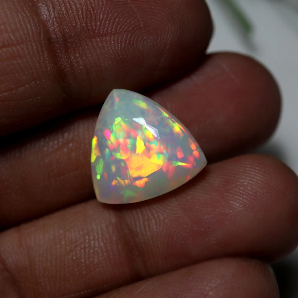 Piedra preciosa sólida de ópalo etíope natural fuego llamativo corte billón 16x15,6 mm 9,5 quilates Foto 4 de 4