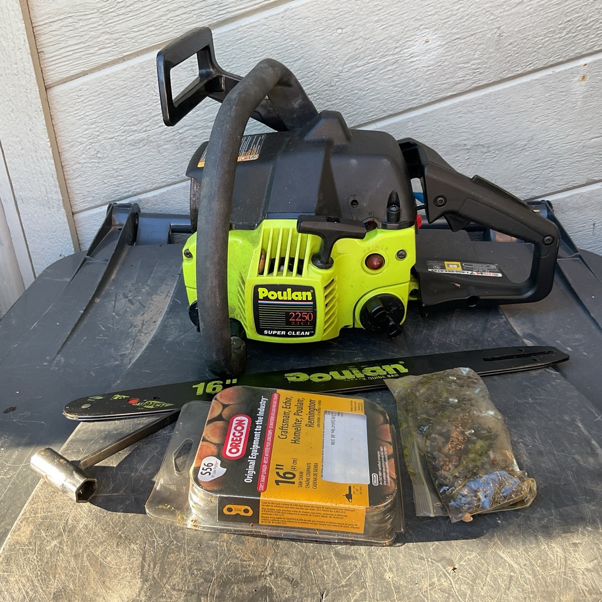 POULAN 2250 Chainsaw Chain Saw with 16