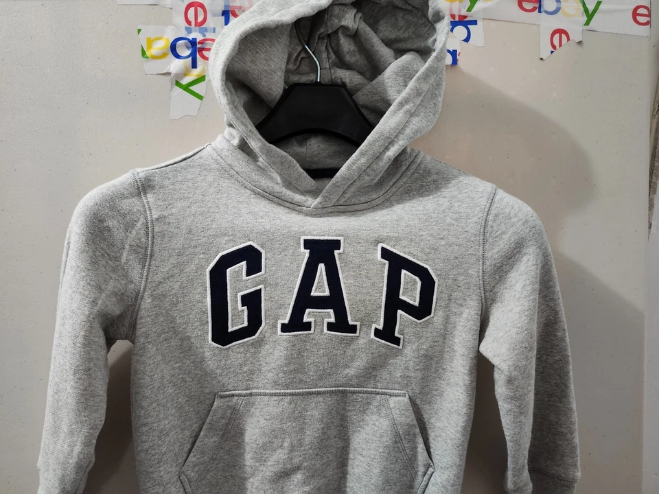 GAP Niños Sudadera XS Gris Sudadera con Capucha Pullover Bordado Logo Vellón Retro Clásico Foto 3 de 4