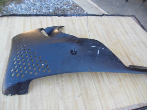 93-95 Honda CBR900RR Left Lower Belly Fairing Cowl - Picture 4 of 8