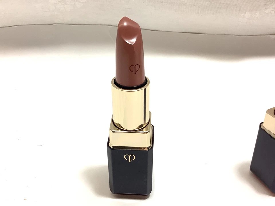 Lápiz labial Cle De Peau 4 g varios colores - Compre 2 y obtenga 1 deslizamiento labial de terciopelo NARS GRATIS Foto 4 de 4