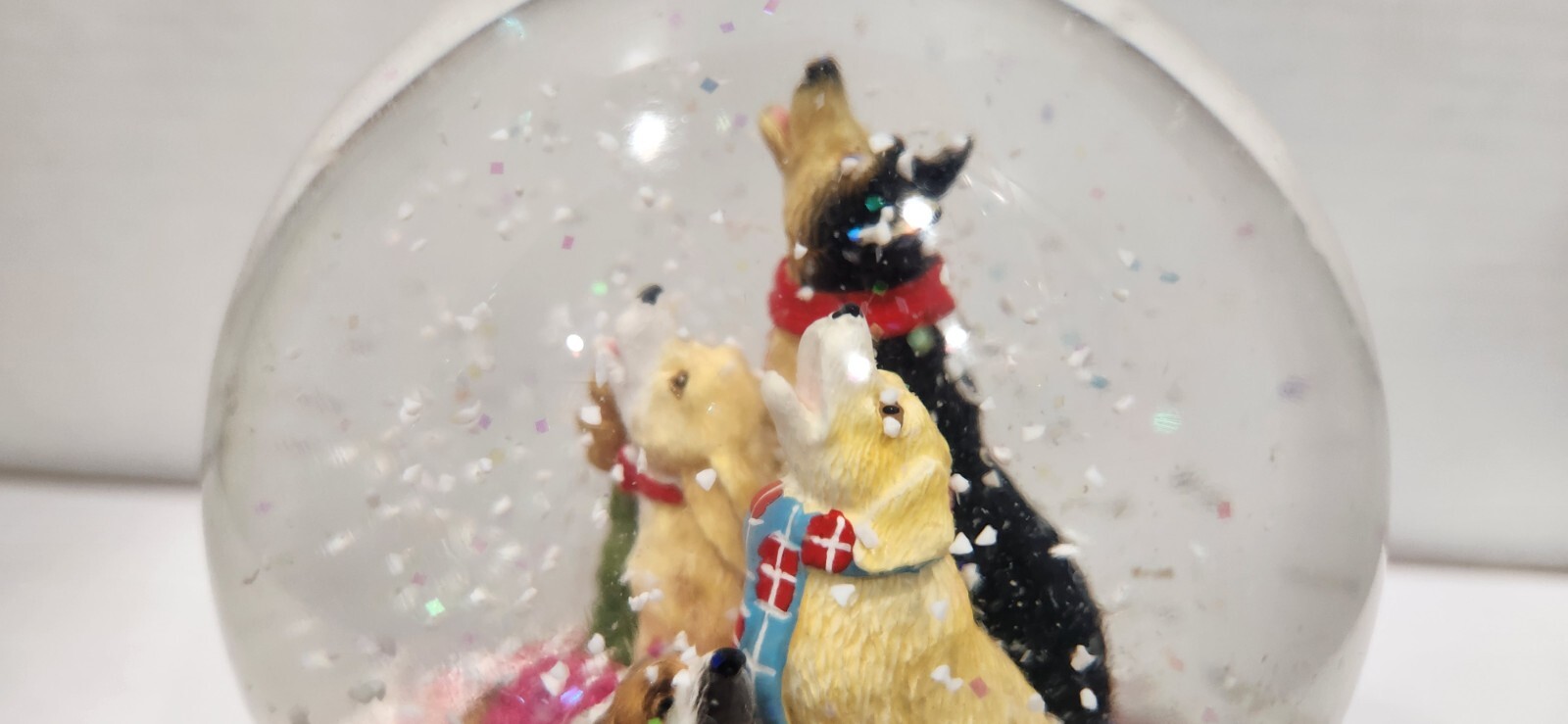 Glitterdome Snow Globe Dogs "Happy Howlidays" Plays Jingle Bells