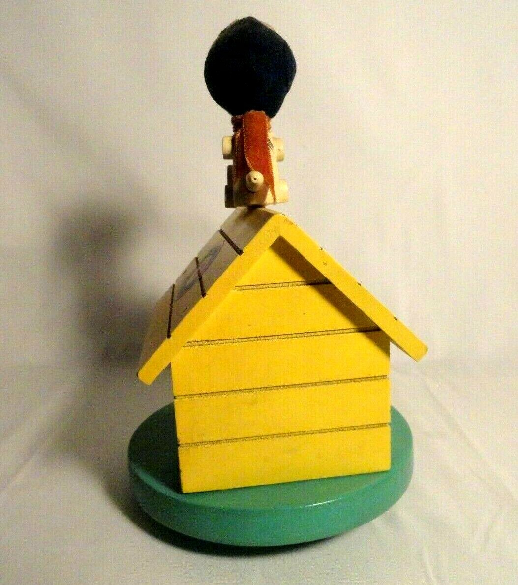 SNOOPY / PEANUTS SCHMID FLYING ACE YELLOW DOG HOUSE WOODEN SNOOPY / PEANUTS SCHMID FLYING ACE YELLOW DOG HOUSE WOODEN