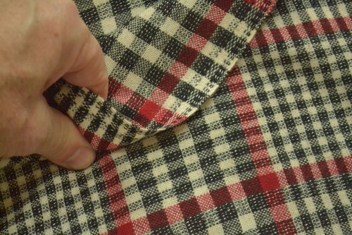 28" Long x 56" Wide, Red & Black Plaid/Tartan Light-to-Mid-Weight Wool, M6312 - Picture 5 of 5