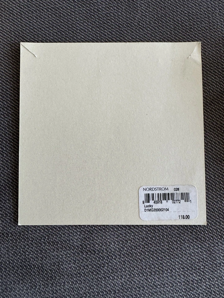 Collar de cadena Dogeared Lucky Elephant sumergido en oro con cuerno de cuentas de gema verde en caja Foto 3 de 4