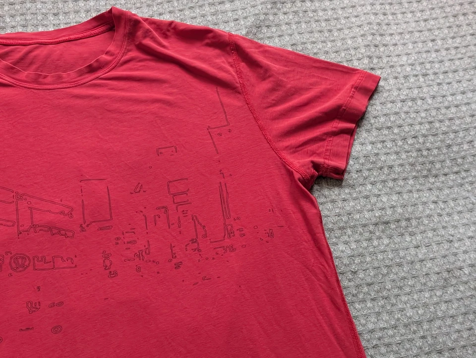 Lululemon Shirt Mens Large Red Short Sleeve Graphic Tee Athletic Cityscape - Image 4 of 4