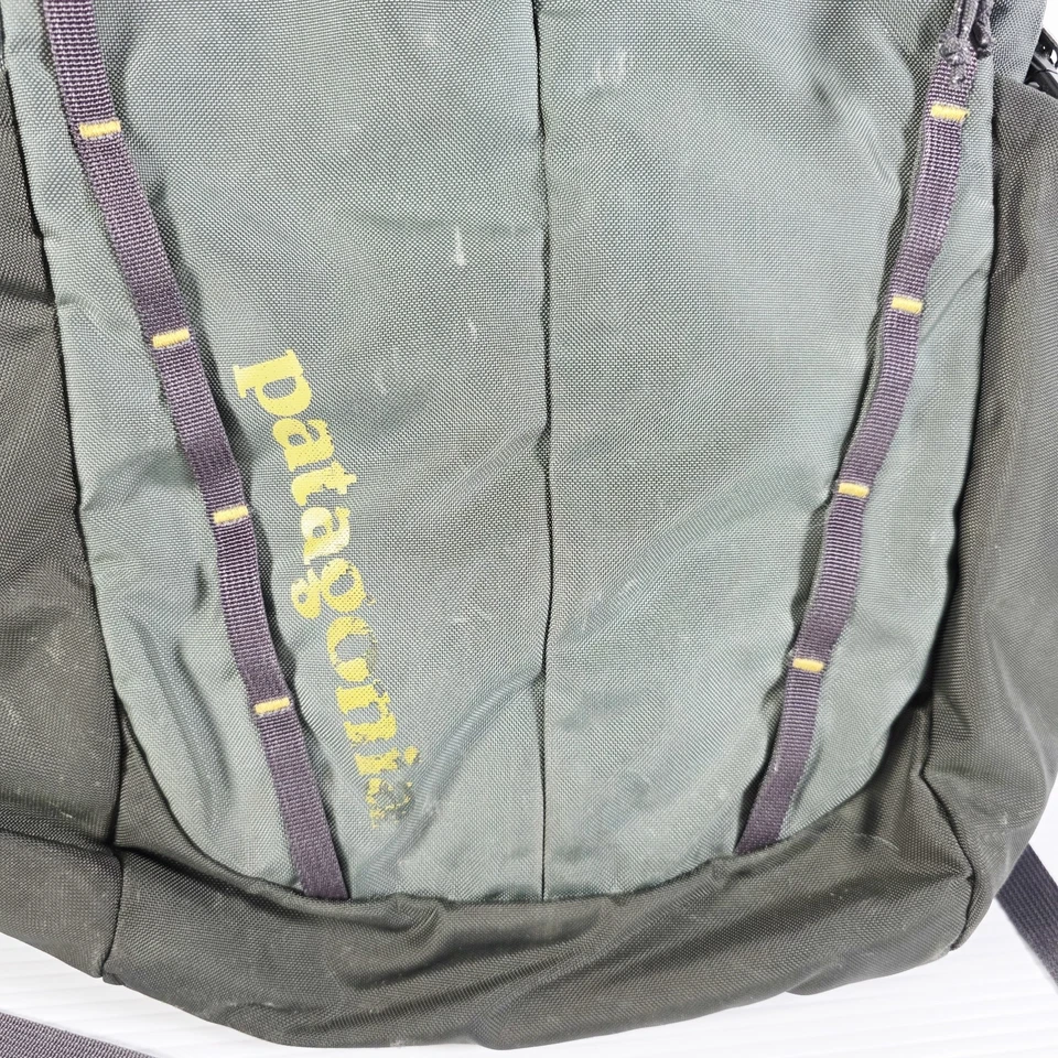 Mochila Patagonia Refugio 28L Gris Verde Amarillo Laptop Senderismo Exterior Mochila Foto 2 de 4