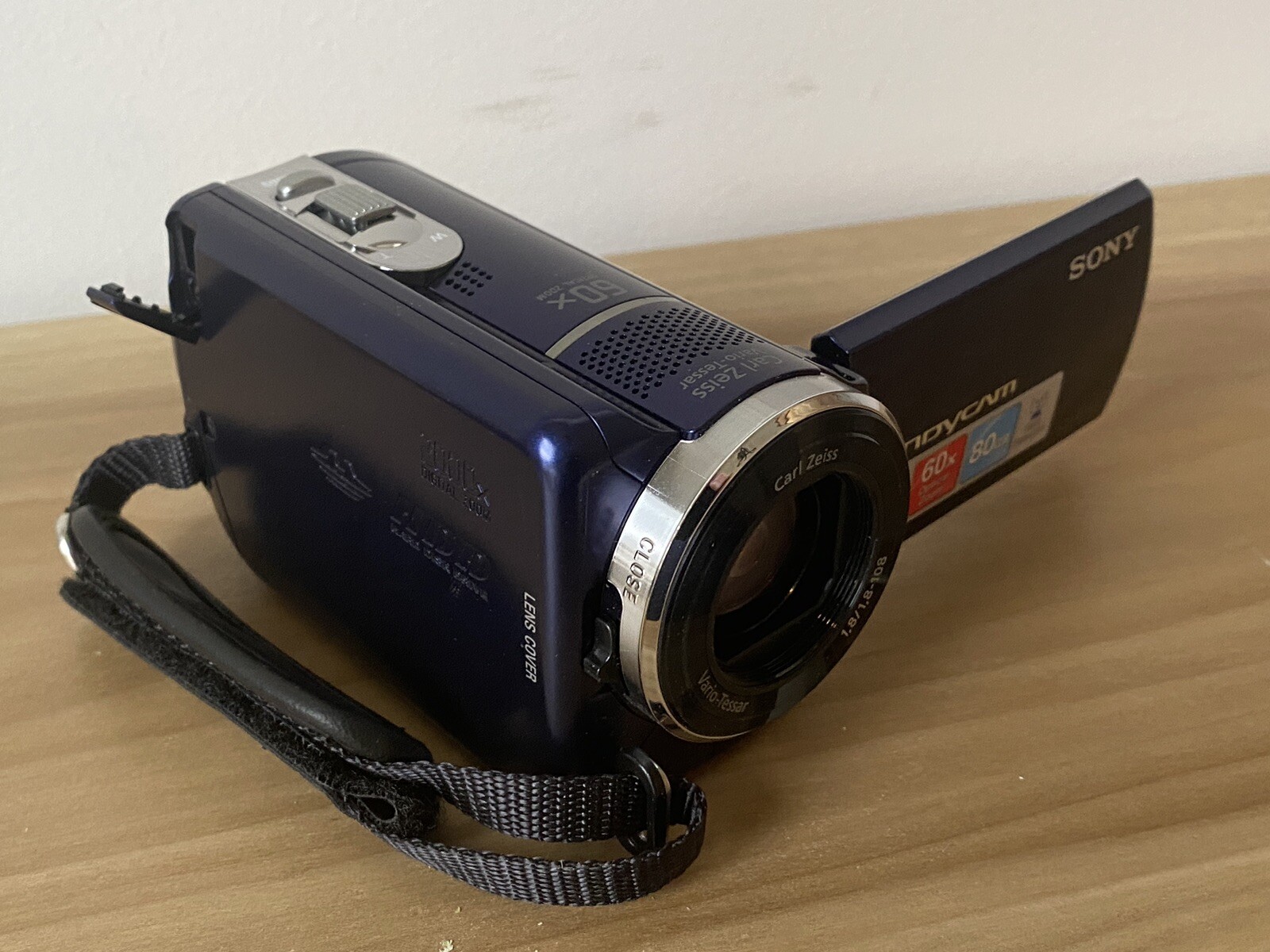 Sony DCRSR68 80 GB HDD 60X Opt. Zoom Handycam Camcorder w/ Shooting