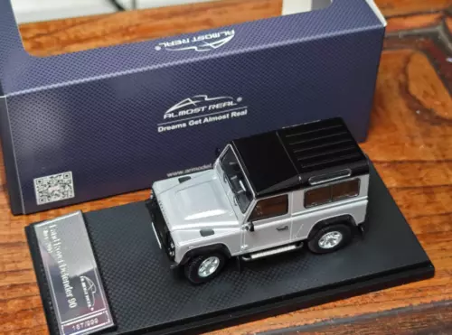 Modellino auto quasi reale 1:43 Land Rover Defender 90 2014 argento - Foto 3 di 4