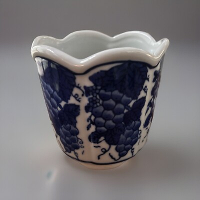 Vintage Chinoiserie Small Flowerpot Planter Blue & White Grapes Design 4'' Tall
