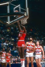 Caldwell Jones of the Philadelphia 76ers Basketball 1980 Photo 5