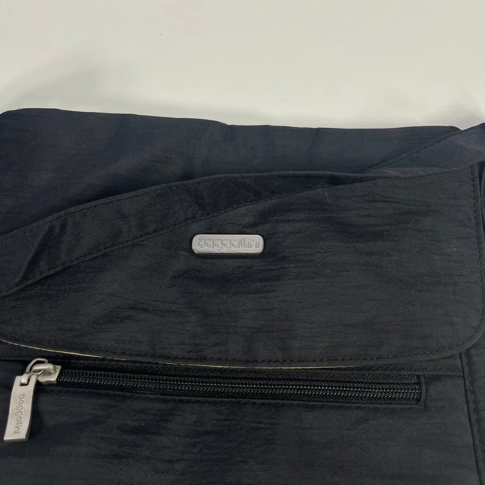 Baggallini Crossbody Bag Black Nylon Casual Lightweight Pockets Travel Vacation - Image 2 of 4