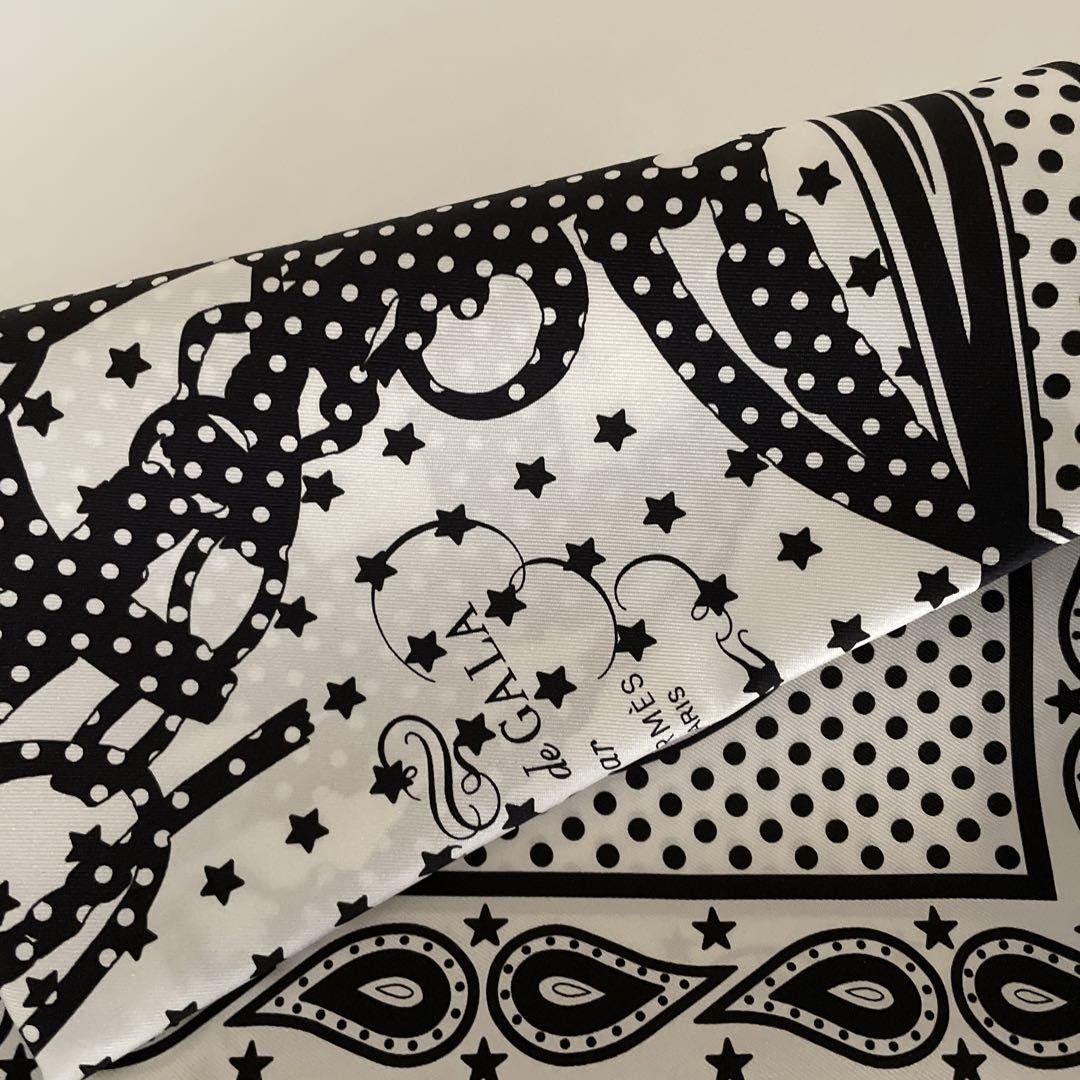 *HERMES* フリンジ バンダナスカーフ 70 Brides de Gala Bandana Brides de Gala Bandana a Pois scarf 70 | Hermès USA