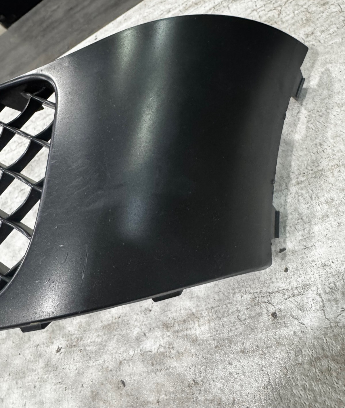 06-08 Bentley Flying Spur Front Bumper Center Lower Grille Mesh OEM 3W5807667B