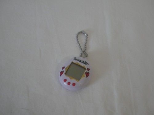 Tamagotchi Original Hearts Valentines Day 2017 (3B2) - Picture 3 of 3