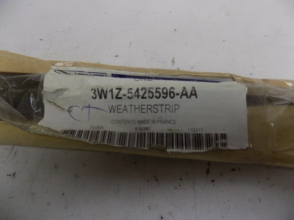 Nuevo OEM 2003-2011 Lincoln Town Car Puerta Trasera Derecha Cinturón Moldura Restricción de Climatización Nuevo de Lote Antiguo Foto 3 de 3
