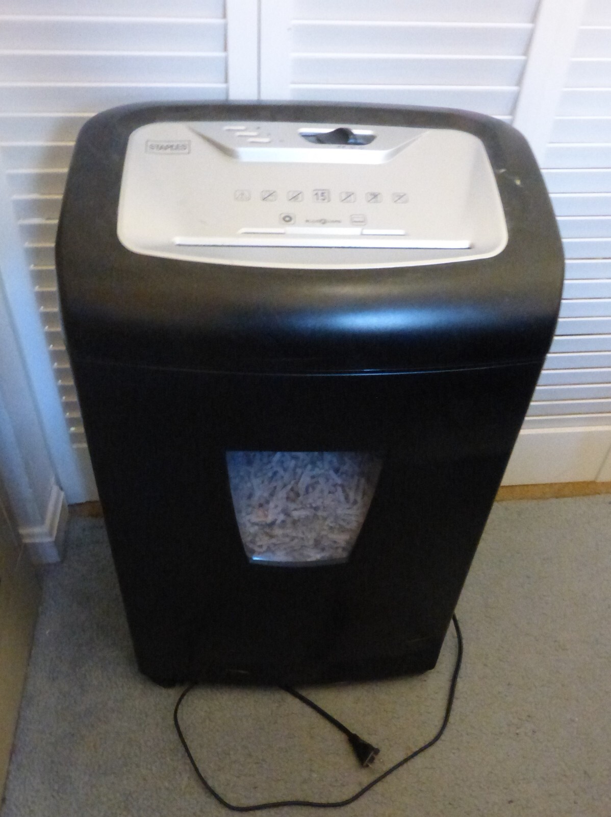 Shredder :  Heavy-duty, High capacity, Fast, Shreds plastic cards 25H x 15L x 9W