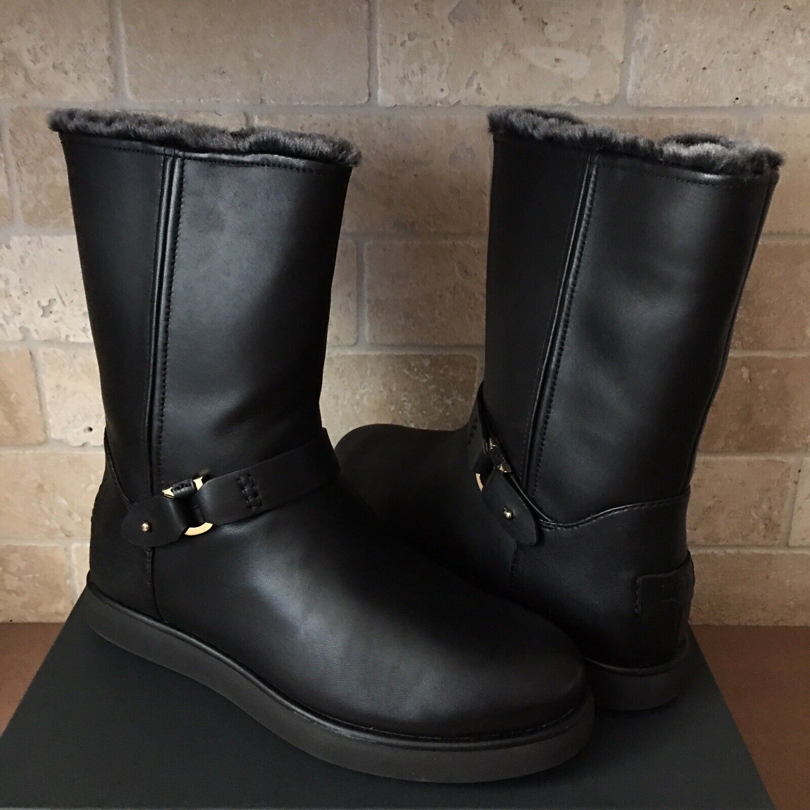 UGG CLASSIC BERGE SHORT WATERPROOF BLACK LEATHER SHEARLING BOOTS SIZE 8.5  WOMEN