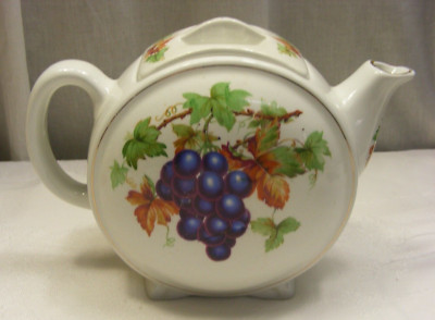ベルギー トゥルネー窯のティー・ボウル Vintage Maling Ware Porcelain Tea Pot Ringtons Ltd New Castle On