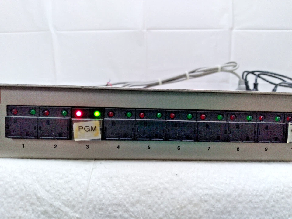 Videotek RS-10A 10x1 A/V Vertical Interval Switcher, Routing Switcher - Image 3 of 4