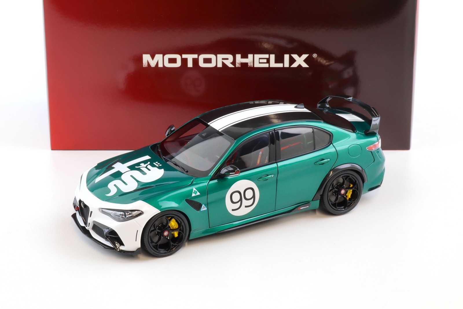 1:18 MOTORHELIX Alfa Romeo Giulia Gtam Montreal Green Two Tone Livery #99