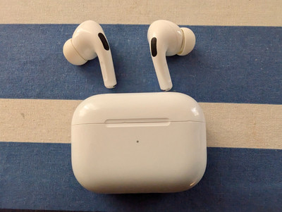 Apple AirPods Pro 1. Gen (Wireless Case) in OVP | Guter Zustand