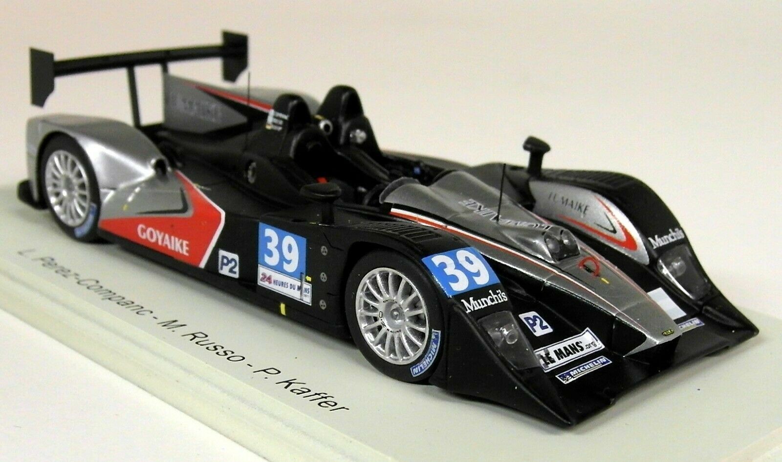 Lola B11/40 Judd BMW #39 Pecom Racing Spark miniature Le Mans 2011 echelle 1/43