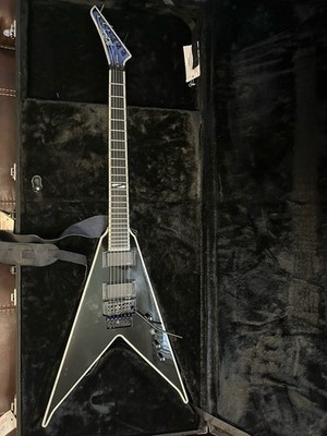 B.C. Rich NJ Deluxe Jr. V Electric Guitar Onyx With Hard Case