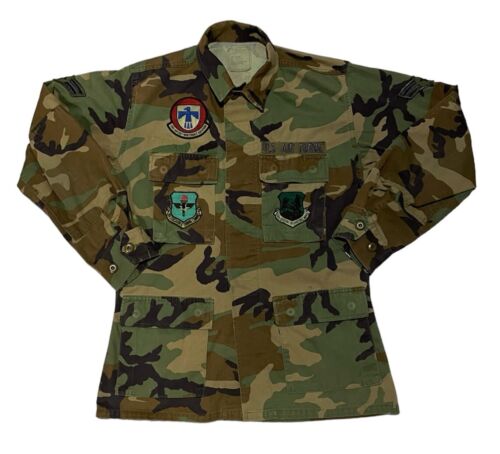 Vintage US Air Force Military Button Shirt Jacket Sm/Med Woodland Camo Patches