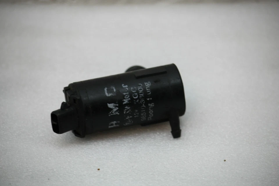 98510-3B000 2000 2001 Hyundai Sonata Windshield Washer Motor Pump #E-123-1K - Image 2 of 4