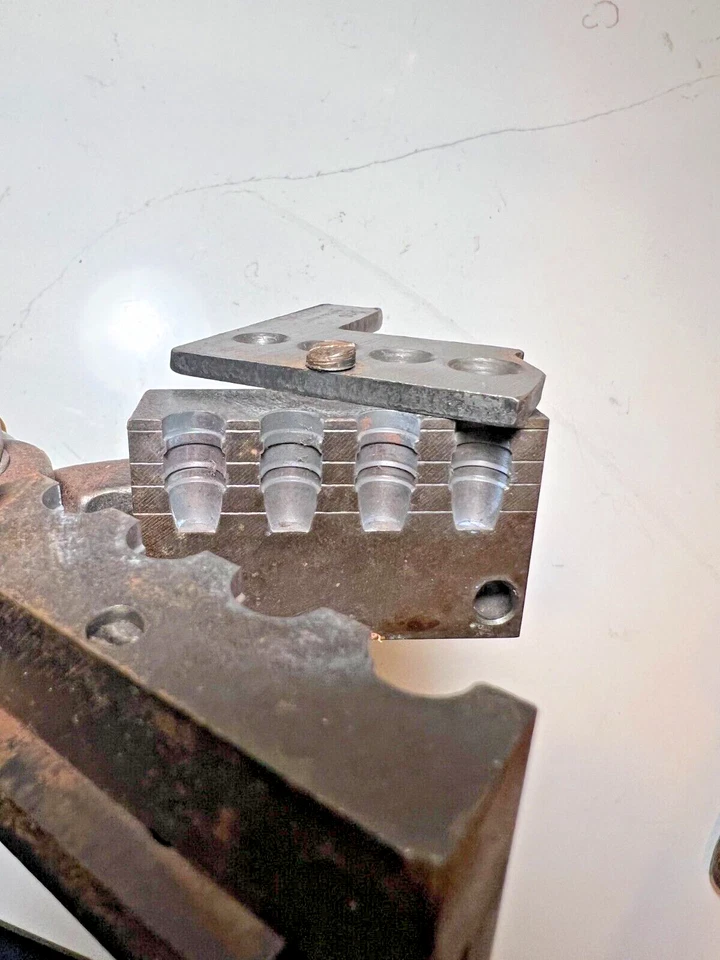 Molde de bala de precisión personalizado Saeco No. 050 4 cavidades .38 SWC con asas Scovill Foto 4 de 4