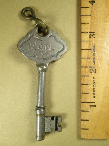 1880s Hotel Key - MAN P - Nickel on Brass - Imagen 1 de 4