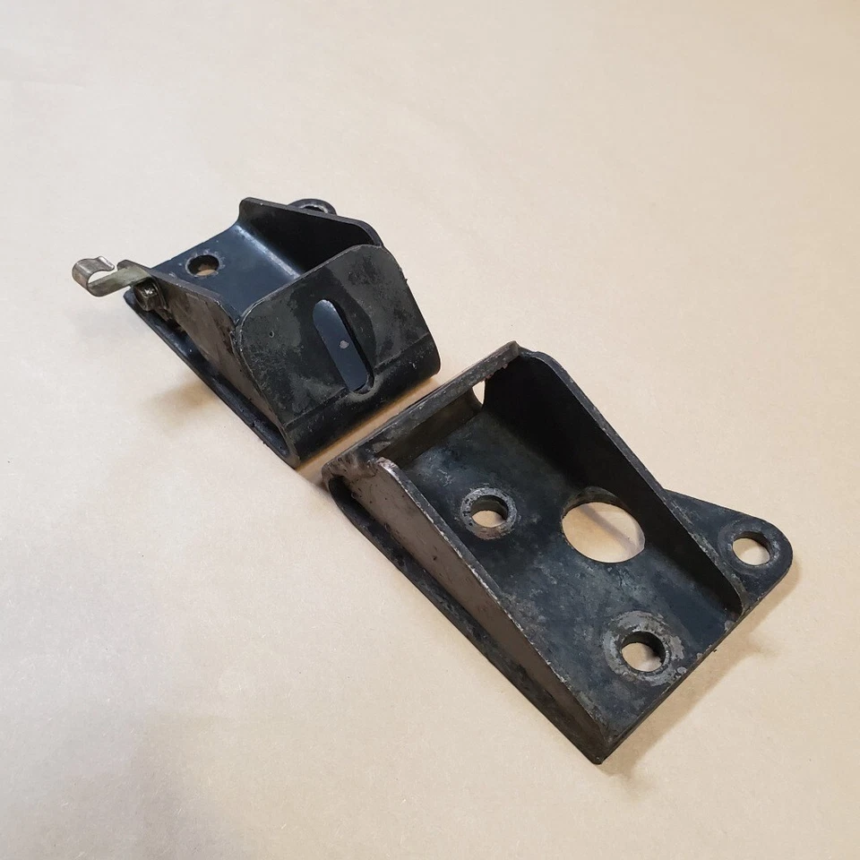 Jaguar XJ6 Engine Mounting Bracket LH Left and RH Right Hand Set EAC1951 EAC1949 - Image 4 of 4