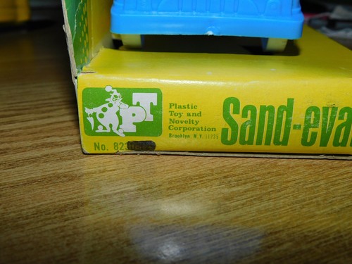 Vintage UNBREAKALE Plastic Truck and Sand Elevator Beach Sand TOY MIP 60S - Picture 8 of 12