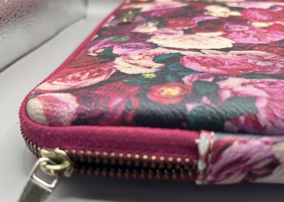 Kate Spade Rose Floral Laptop Sleeve EUC - Image 4 of 4