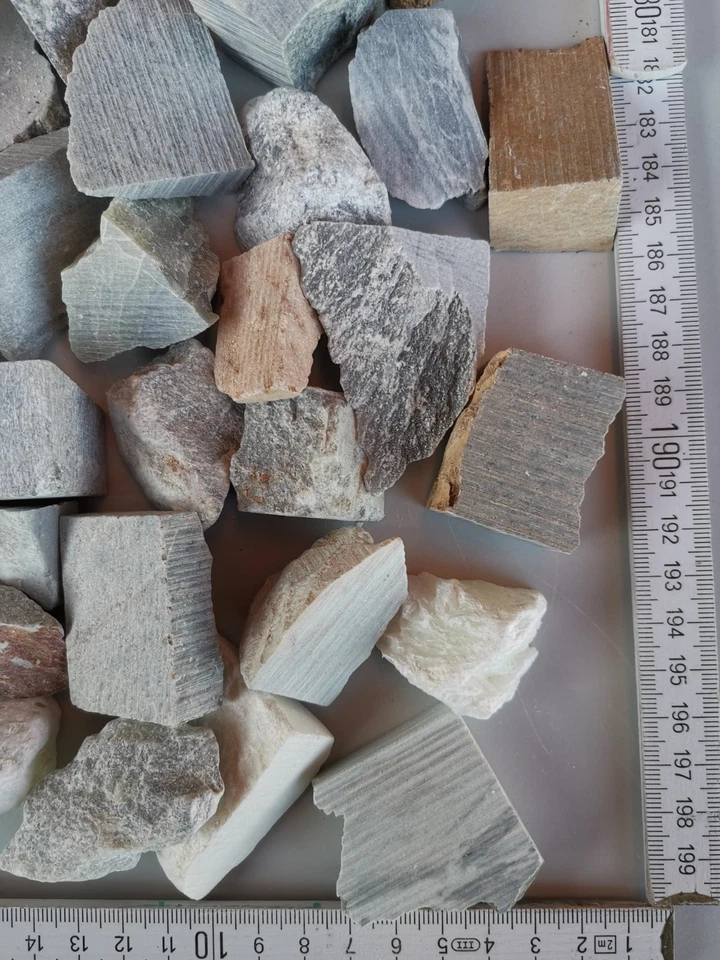 Speckstein von 40 bis 80g, insg. 2 kg gesägt, bunte Mischung für viele Anlässe - Bild 4 von 4