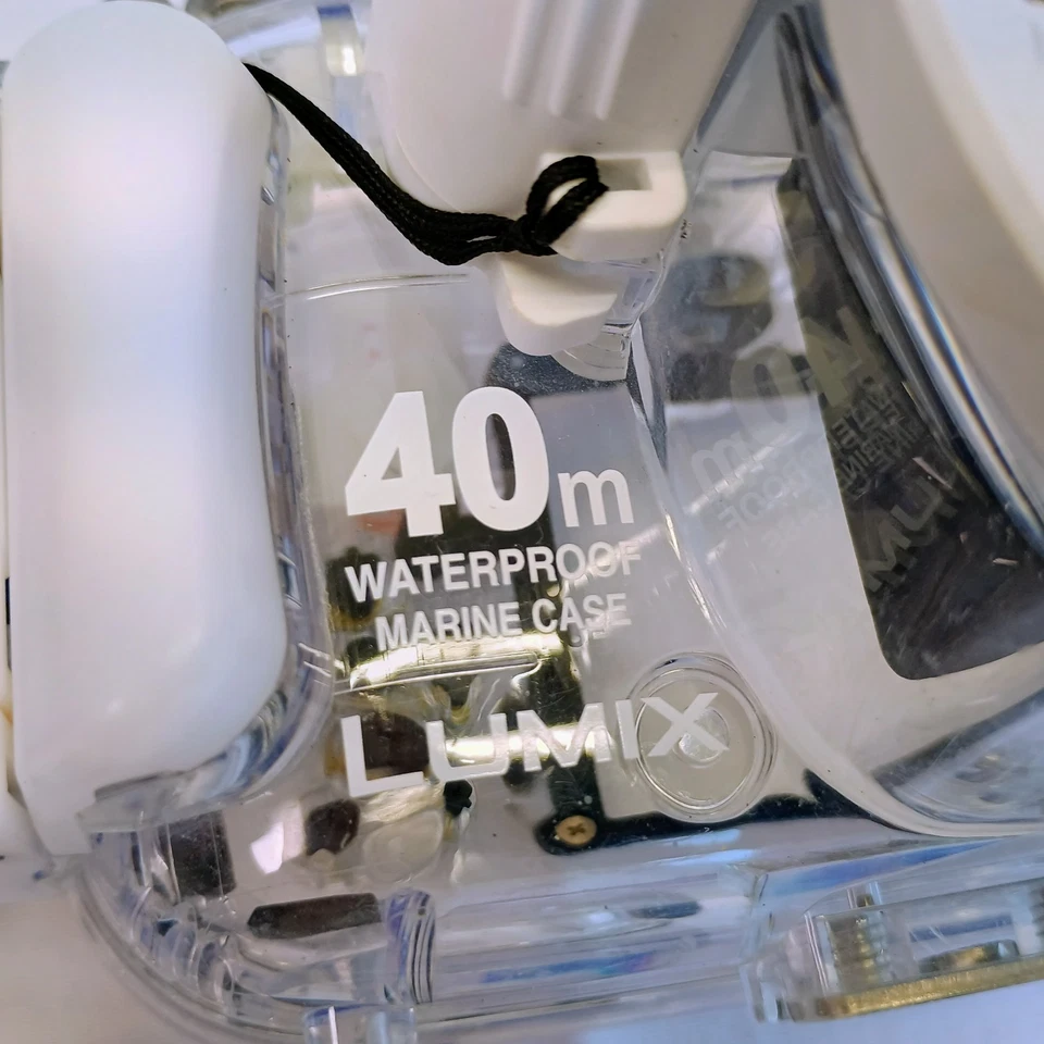 Panasonic DMW-MCTZ5 Estuche Marino Carcasa Impermeable para Foto Cámara. Foto 3 de 4