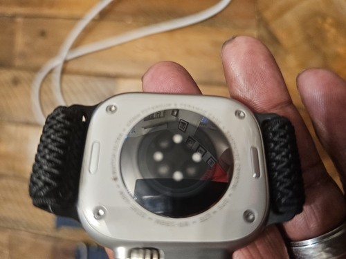 Apple Watch Ultra 2 49mm Boîtier Titane Débloqué Très Bon État Occasion - Photo 7 sur 11