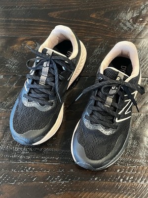 NEW BALANCE WOMEN'S WTNTRLB5 DYNASOFT NITREL SIZE W 7 TRAIL RUNNING SHOES